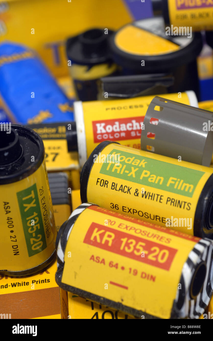 Un assortimento di vintage e la corrente di rotoli di pellicola Kodak Foto Stock