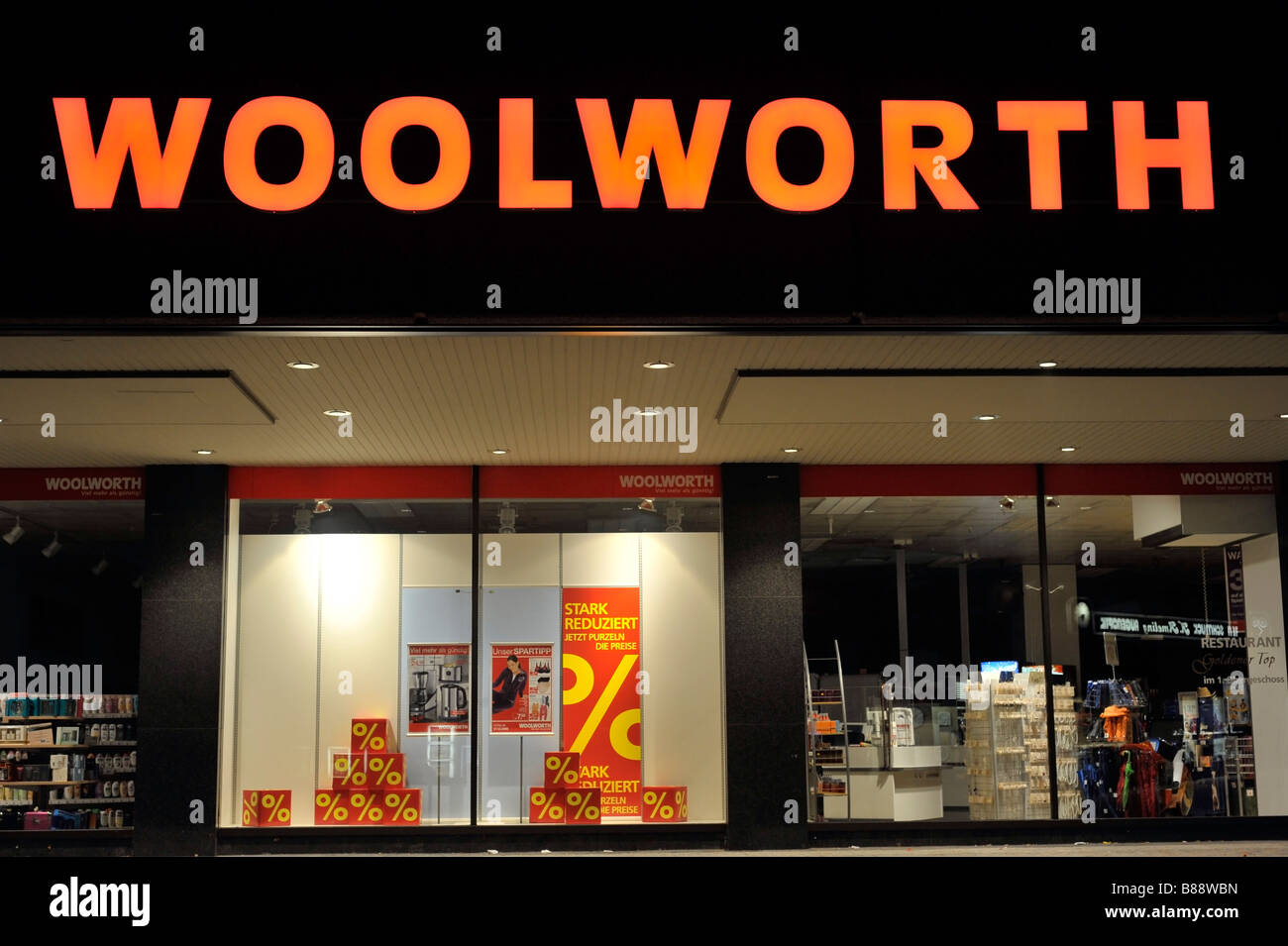 Woolworth insegna al neon woolies department store chiuso credit crunch fuori del business Foto Stock