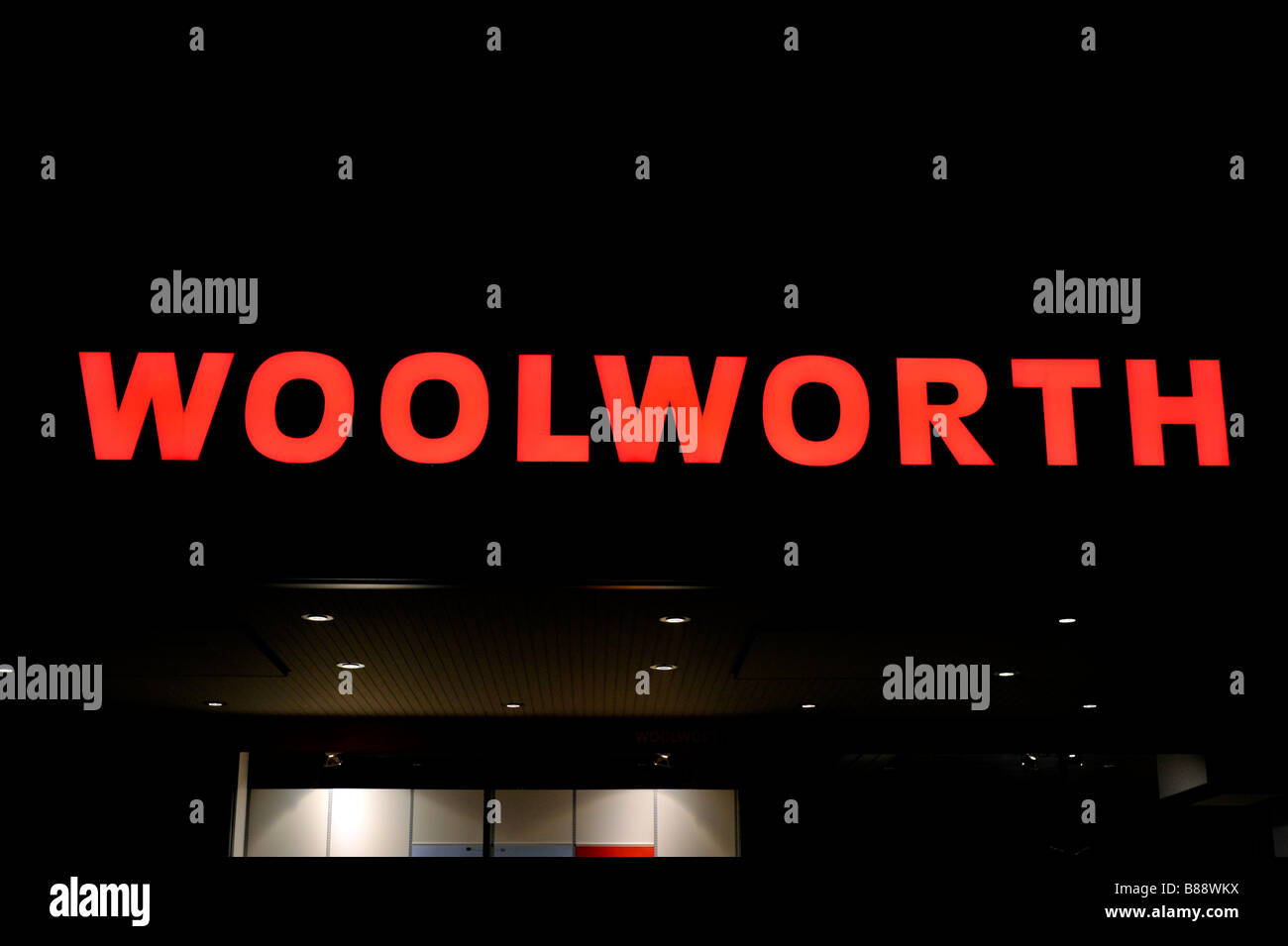 Woolworth insegna al neon woolies department store chiuso credit crunch fuori del business Foto Stock
