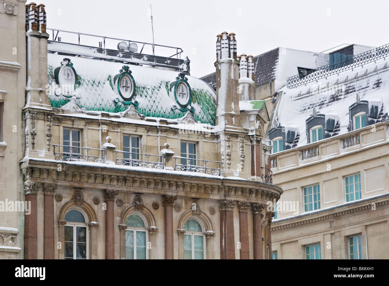 Edifici ornamentali Northumberland Avenue, Trafalgar Square, Londra Foto Stock