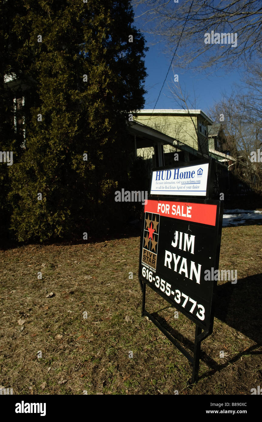 Segno pubblicità un HUD home in vendita in Grand Rapids Michigan STATI UNITI Foto Stock