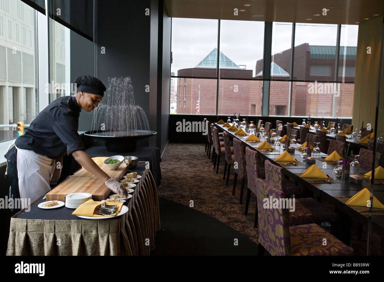 Detroit Michigan un lavoratore Prepara antipasti nel Bistro 555 ristorante presso il Greektown Casino Hotel Foto Stock