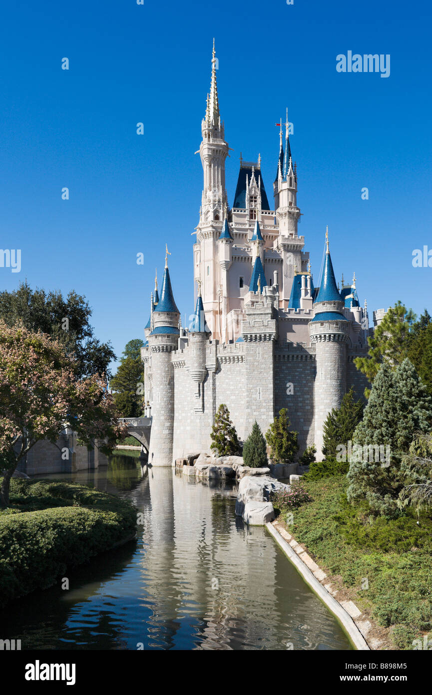 Il Castello di Cenerentola, Magic Kingdom, il Walt Disney World Resort, Lake Buena Vista Orlando, Florida, Stati Uniti d'America Foto Stock