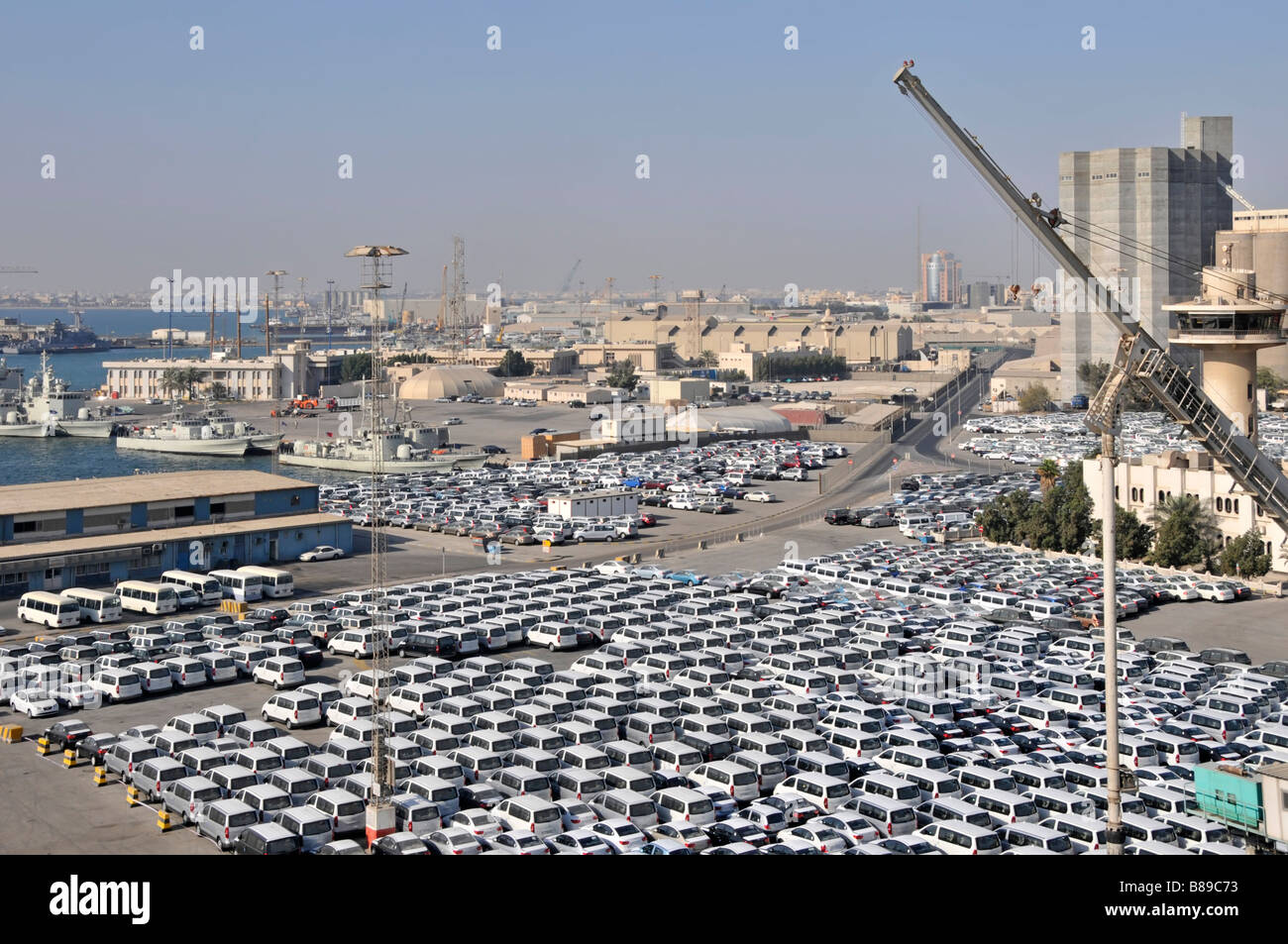 Bahrain installazioni portuali e i composti di stoccaggio per gli autoveicoli importati Foto Stock