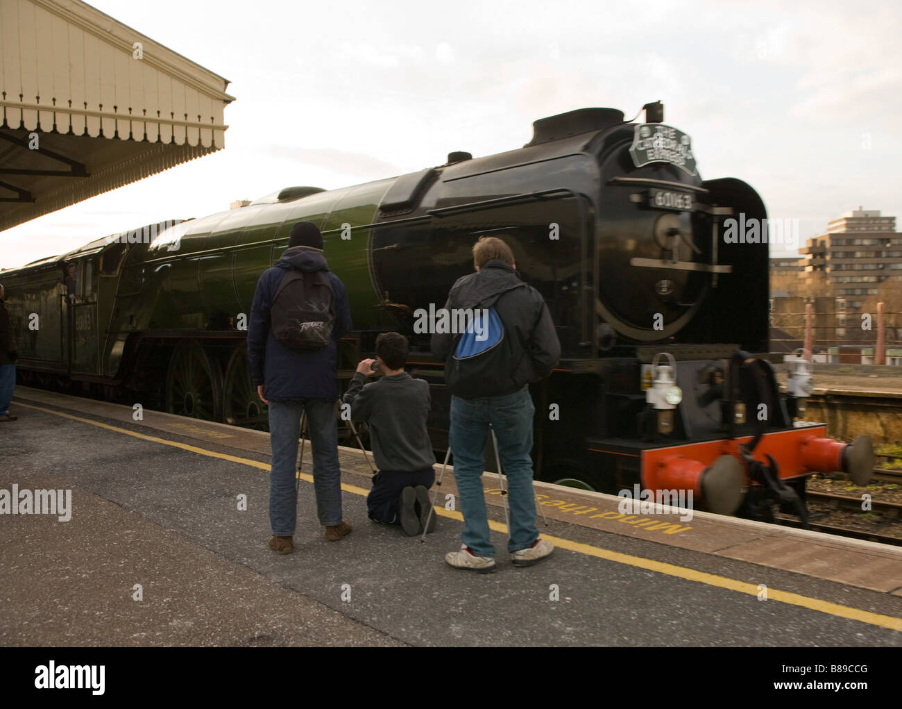 'Tornado' un Peppe A1 Pacific motore di vapore attraversa Clapham Junction sul percorso a Waterloo Foto Stock