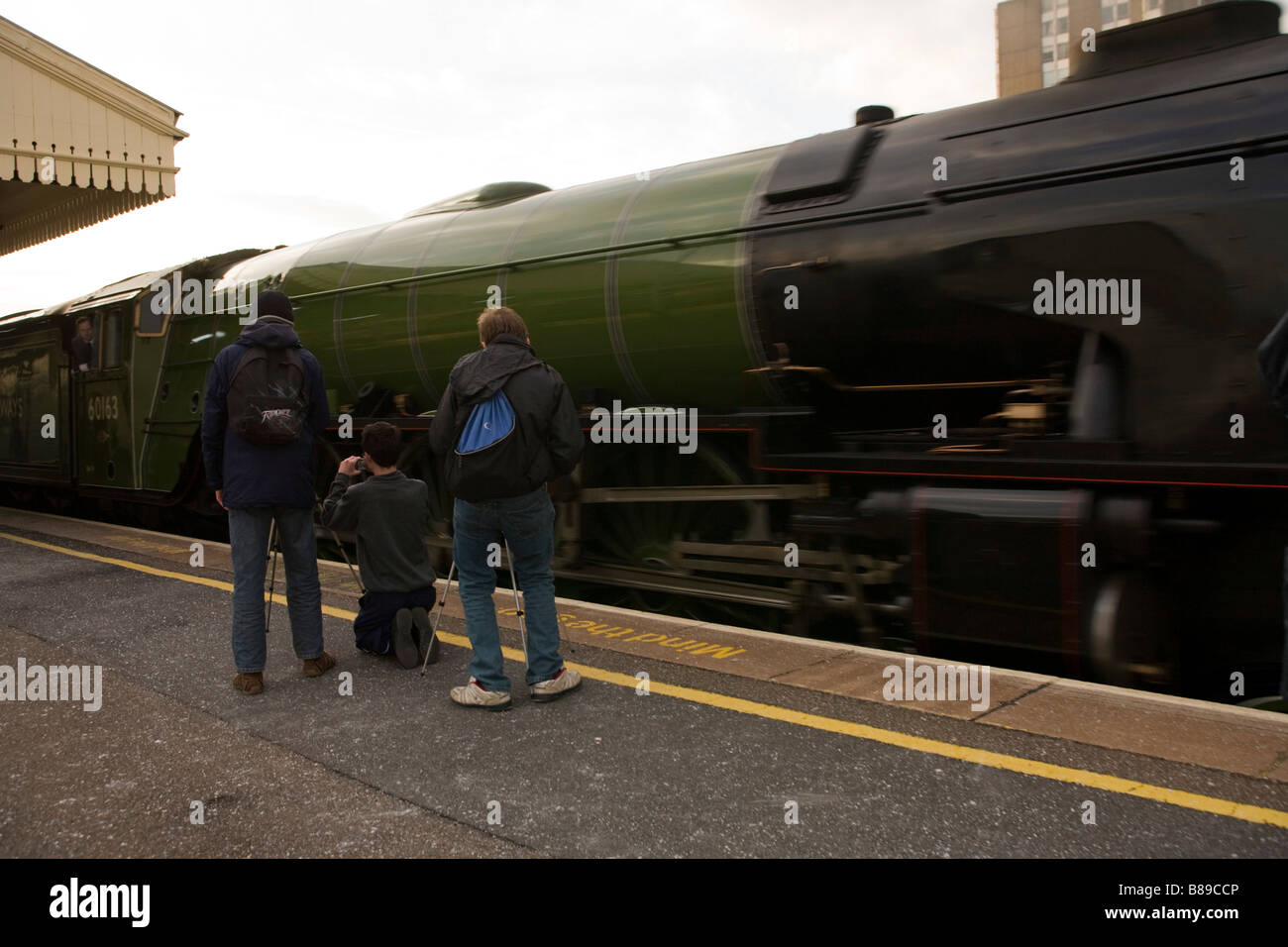 'Tornado' un Peppe A1 Pacific motore di vapore attraversa Clapham Junction sul percorso a Waterloo Foto Stock
