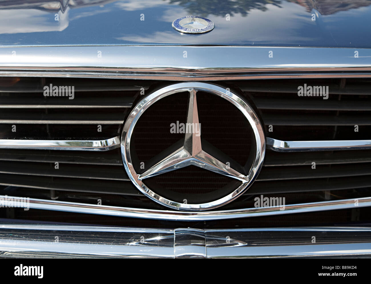 Mercedes Benz calandra e badge Foto Stock