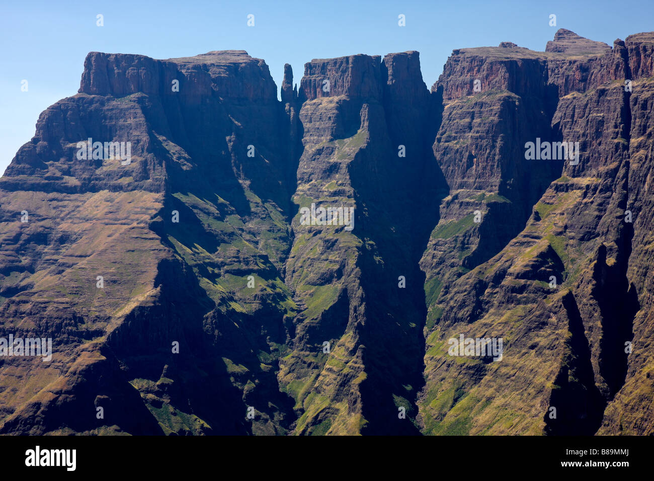 Vista delle alte cime delle montagne Drakensberg, Royal Natal National Park, Sud Africa Foto Stock