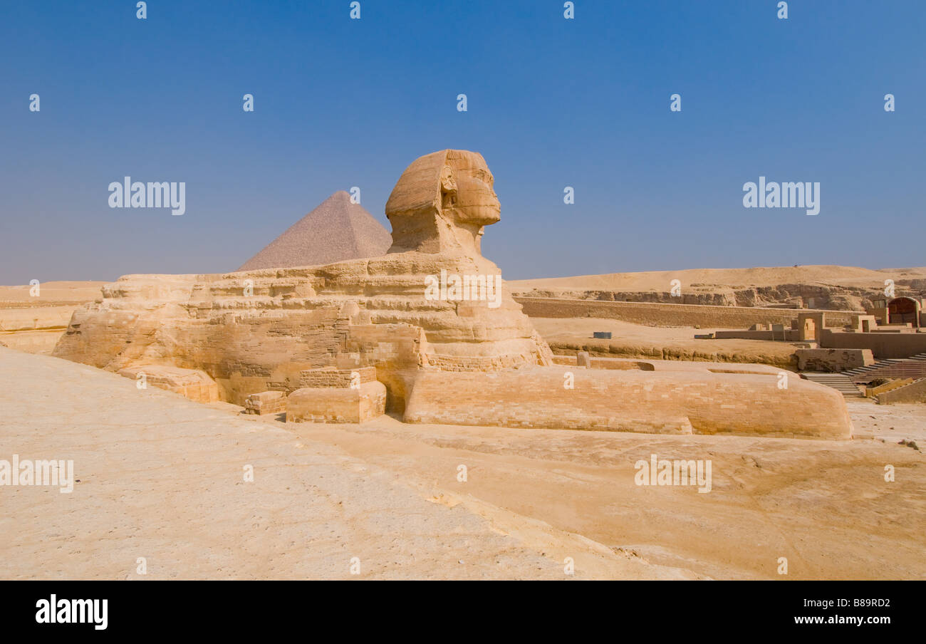 La sfinge e piramidi a Giza Cairo Foto Stock