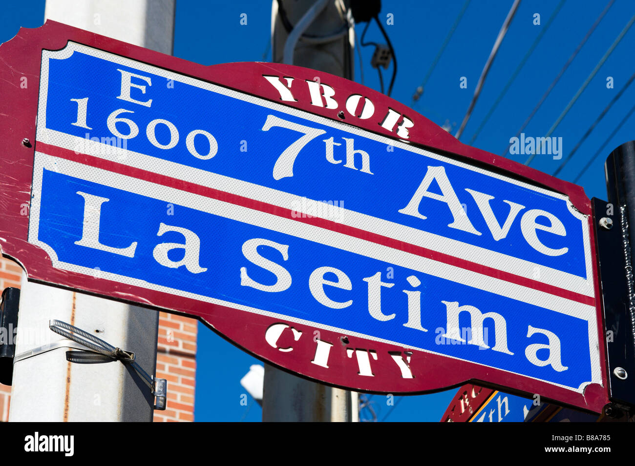 Un cartello stradale per la Settima Avenue nel quartiere storico di Ybor City, Tampa, Florida, Stati Uniti d'America Foto Stock