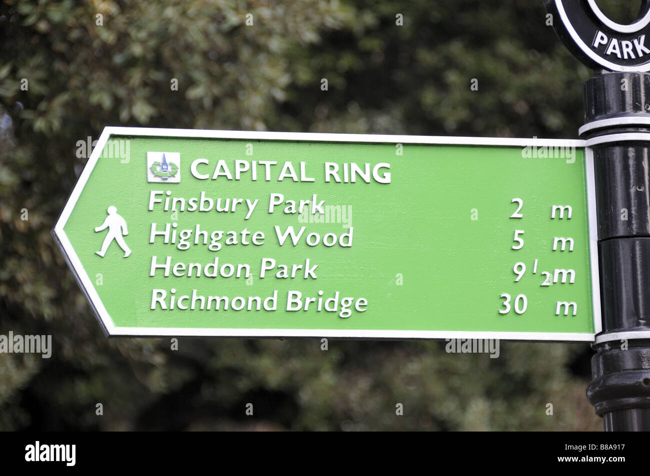 Anello di capitale fingerpost Clissold Park Stoke Newington Hackney Londra Inghilterra REGNO UNITO Foto Stock
