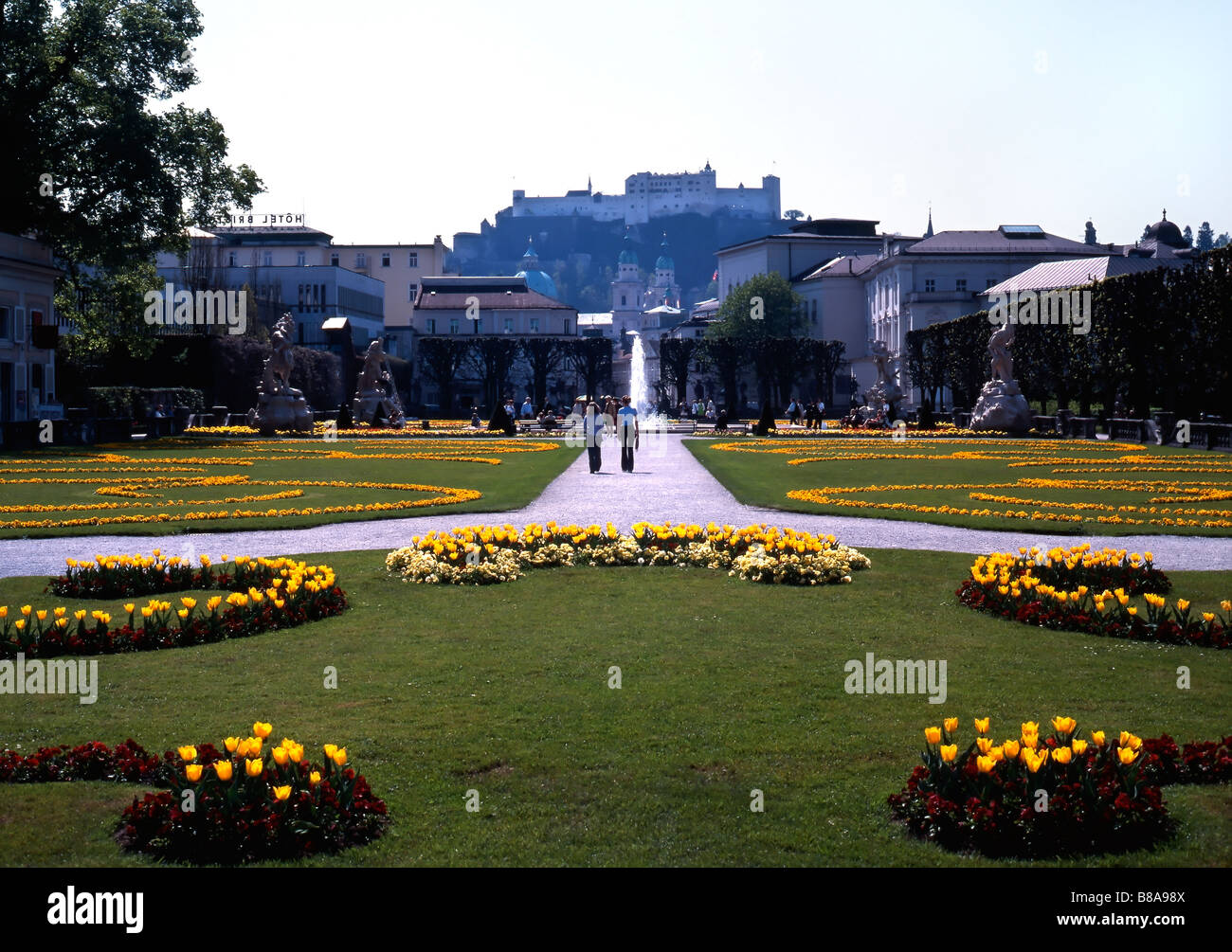 Giardini Mirabell e la Fortezza Hohensalz Salzburg Austria Foto Stock