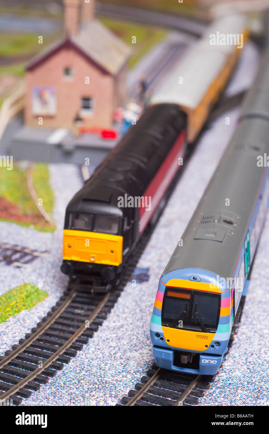 Modello giocattolo treno elettrico impostato in oo manometro con motori da Hornby e Bachmann ferrovie modello Foto Stock