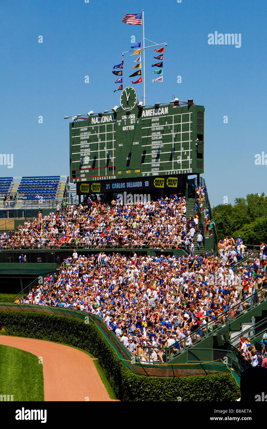 La Casa dei Chicago Cubs Wrigley Field su un pomeriggio estivo Chicago Illinois Foto Stock