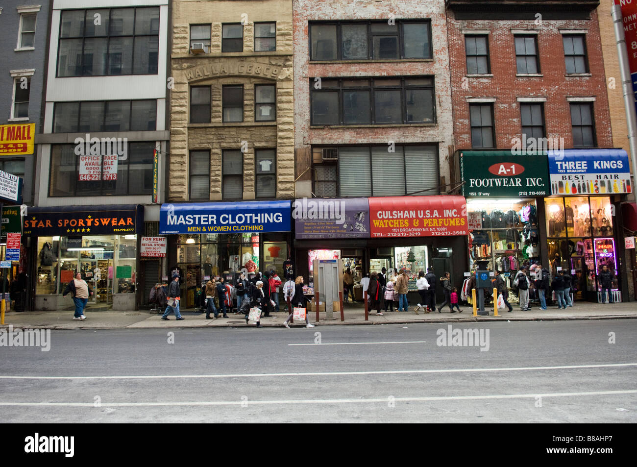 Gli amanti dello shopping a Broadway nel Quartiere Flatiron di New York sabato 7 febbraio 2009 Frances M Roberts Foto Stock