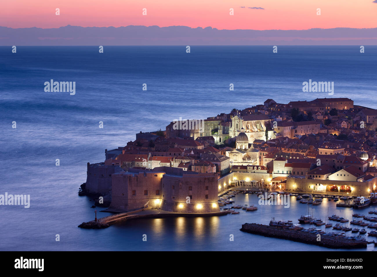 Il vecchio porto cittadino crepuscolo Dubrovnik Dalmazia Croazia Foto Stock