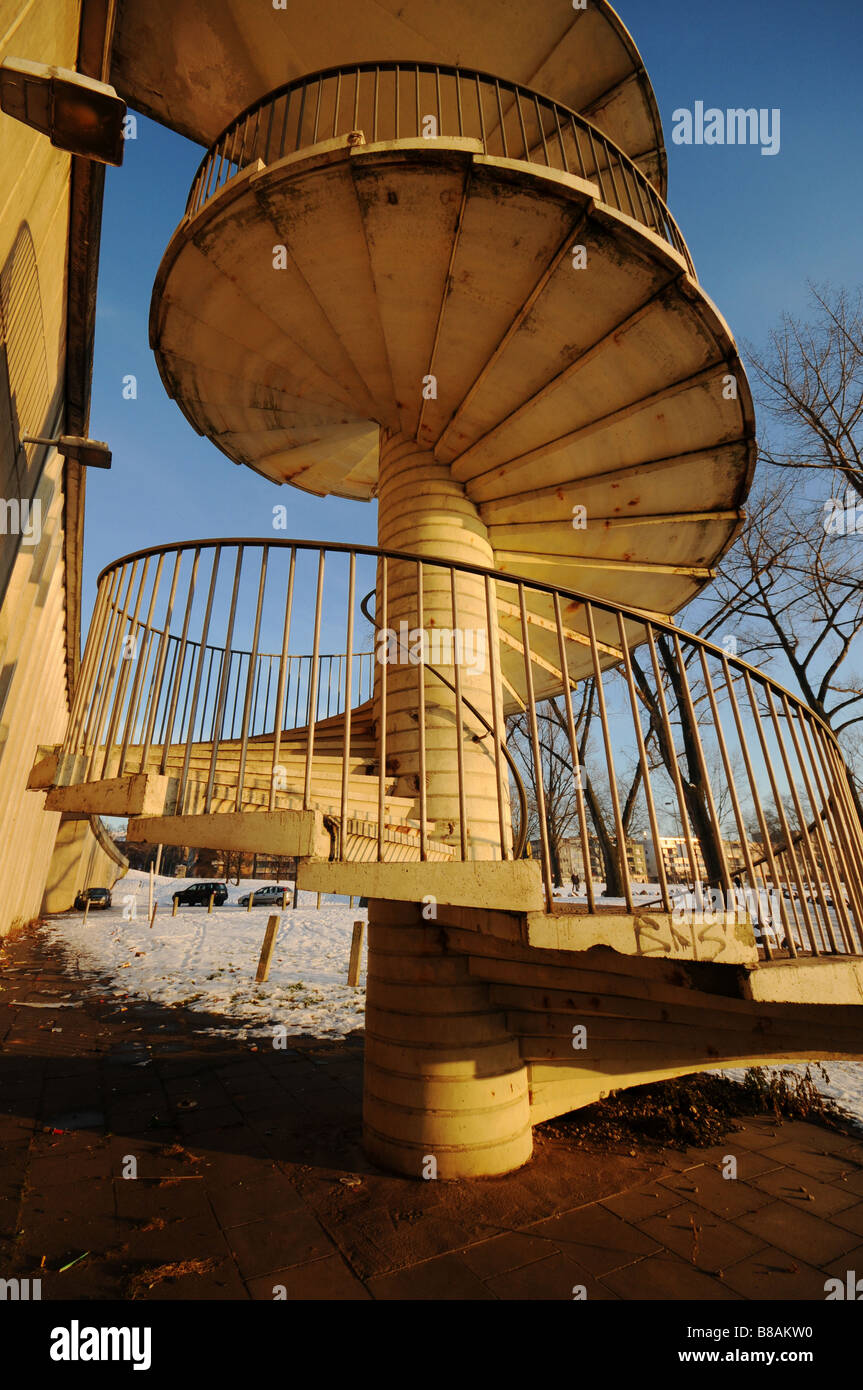 Una scala a spirale preso in un occhio woms prospettiva. Foto Stock