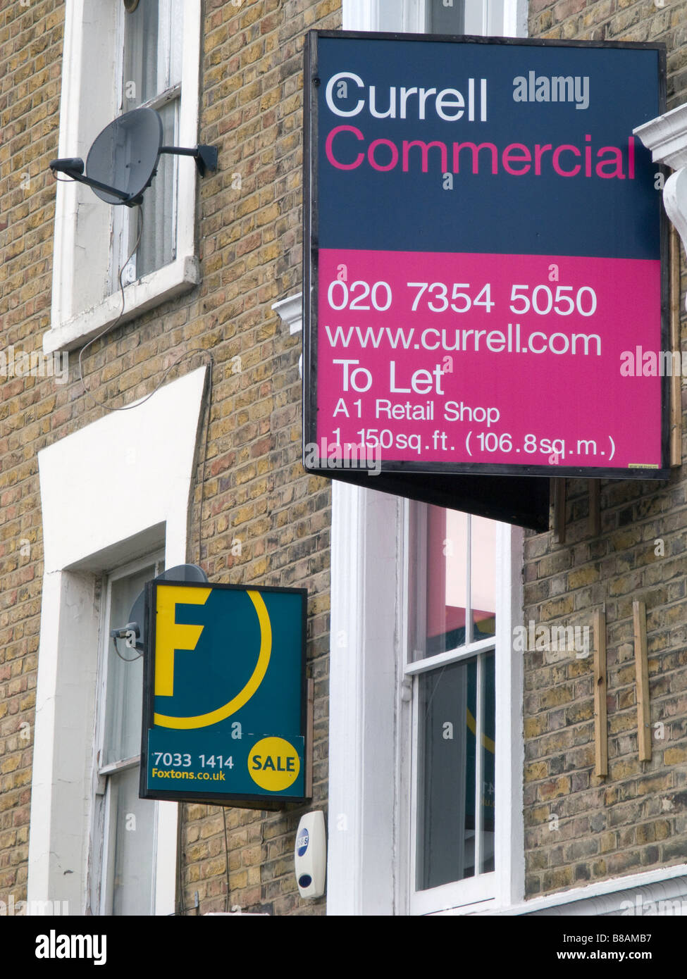 Londra, UK.Agenti Immobiliari "A LASCIARE" e per la vendita " segni durante l'alloggiamento attuale crisi Foto di Julio Etchart Foto Stock