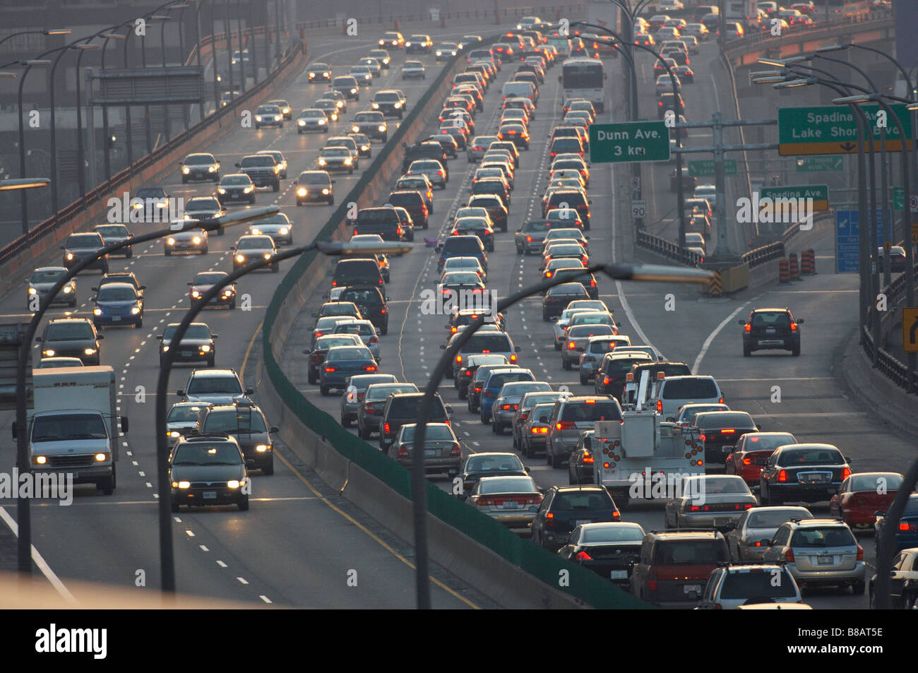 Il traffico Gardiner Expressway, Toronto, Ontario Foto Stock