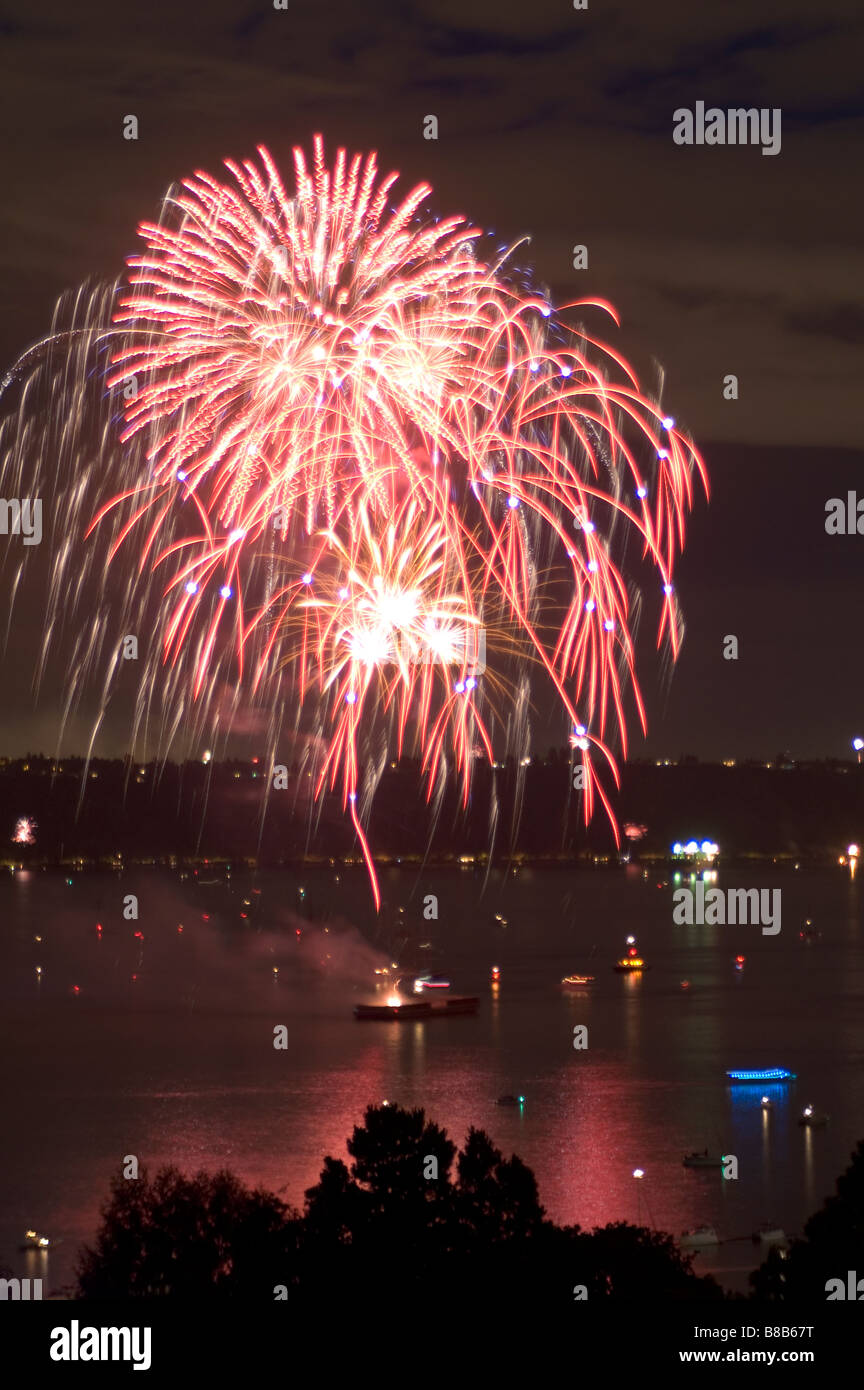 Fuochi d'artificio del 4 luglio la baia di inizio Tacoma Washington Foto Stock