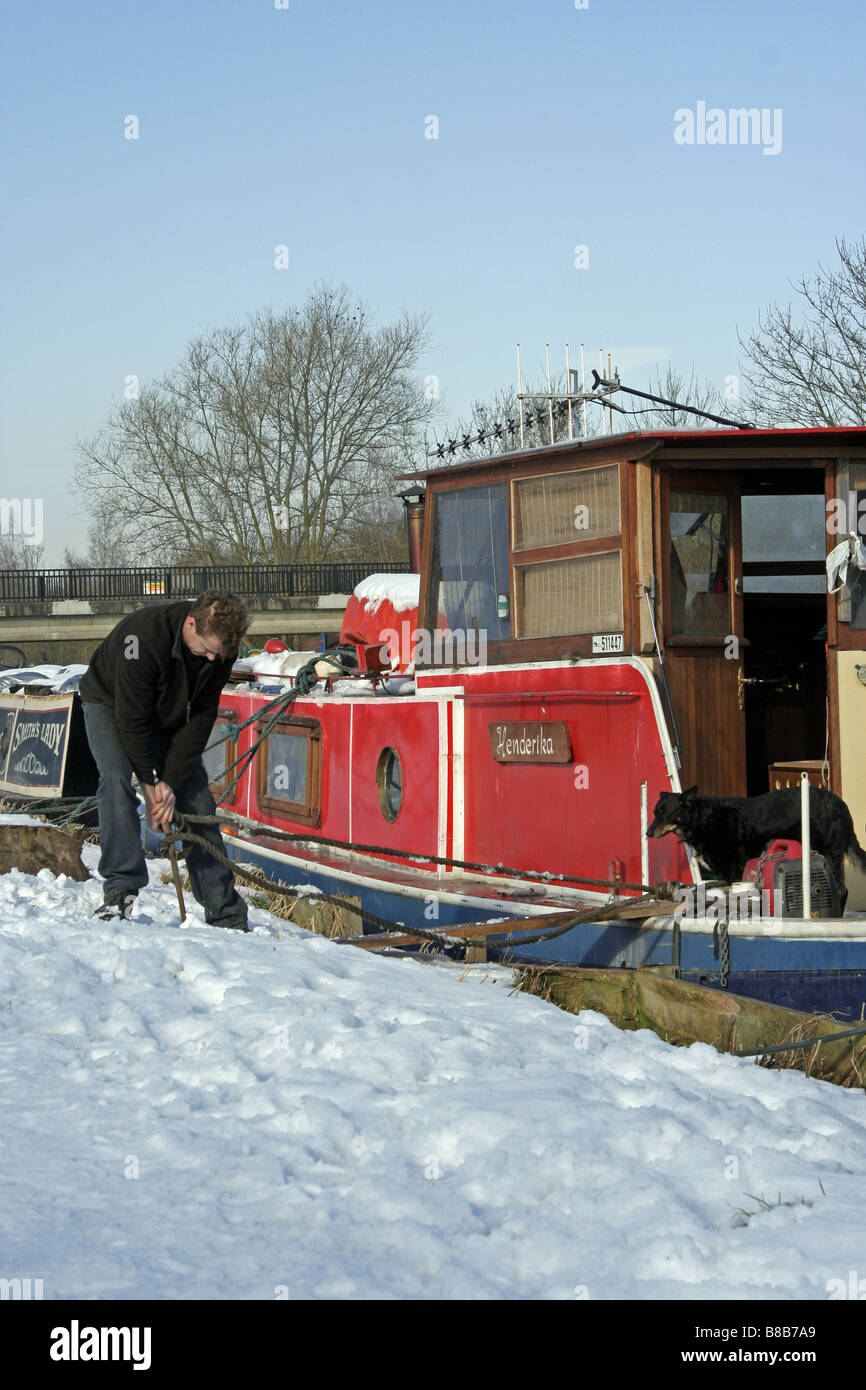 Inverno posti barca sul fiume Lea vicino a Ware Foto Stock