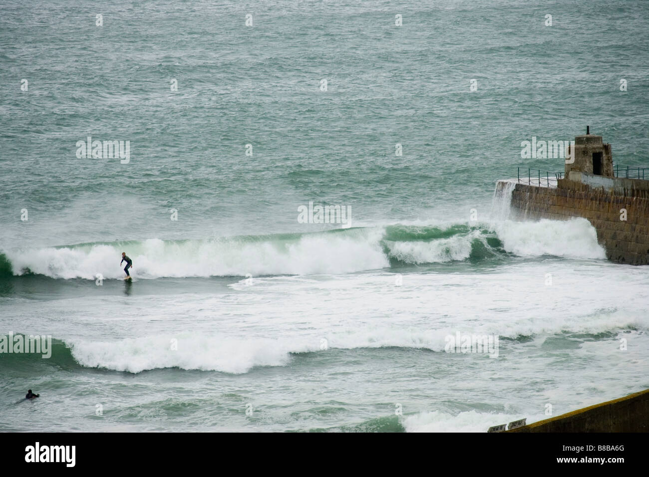 Surfers, Portreath, Cornwall, Inghilterra Foto Stock