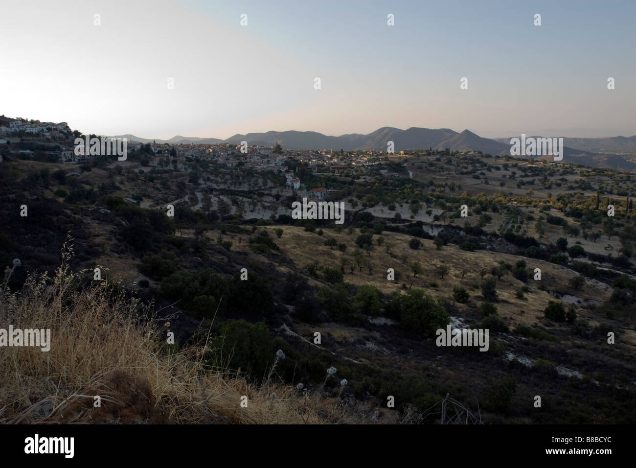 Tramonto sulle colline e Lefkara village, Cipro del Sud Foto Stock