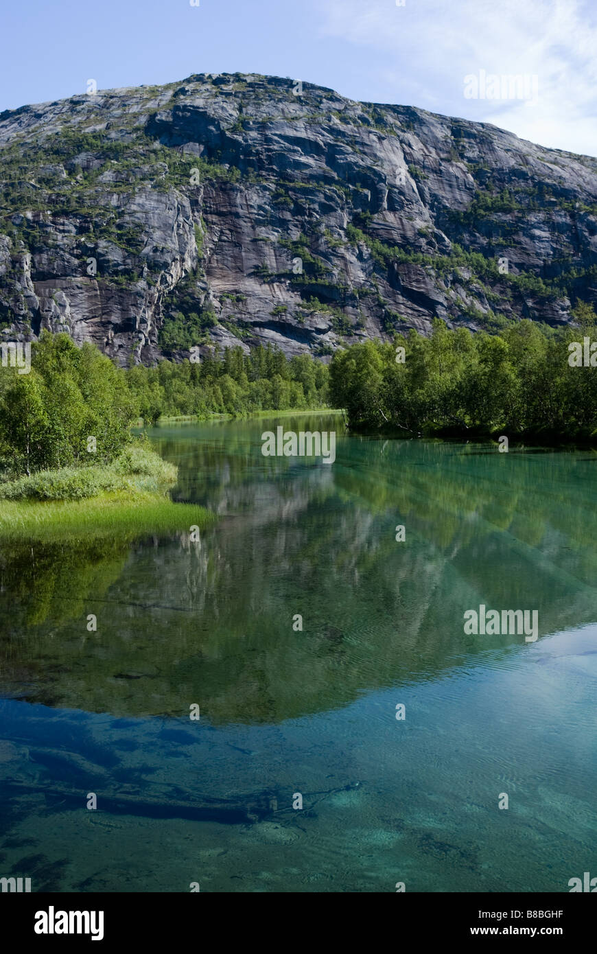 Fiume Storskogelva sul percorso da Lakshola a Rago National Park, Sørfold, Nordland, Norvegia Foto Stock