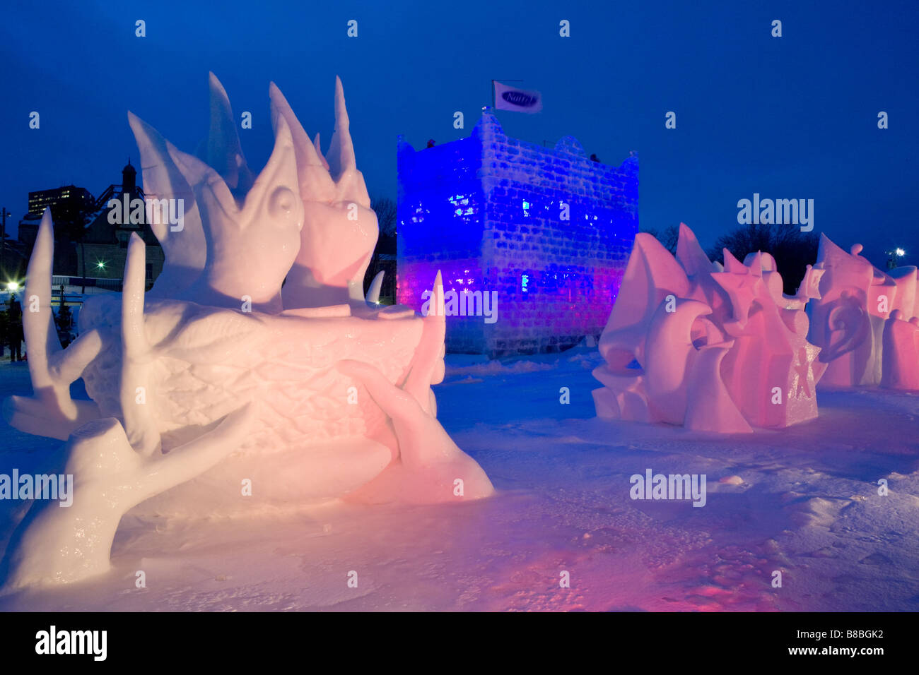 Sculture di Neve e ghiaccio Natrel torre sulla pianura di Abramo Winter Carnival Quebec City Foto Stock