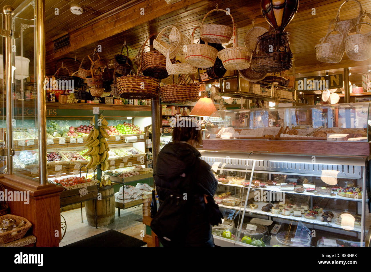 Interno del venerabile J.A. Moisan negozio gourmet epicerie su Rue Saint Jean Quebec City Foto Stock