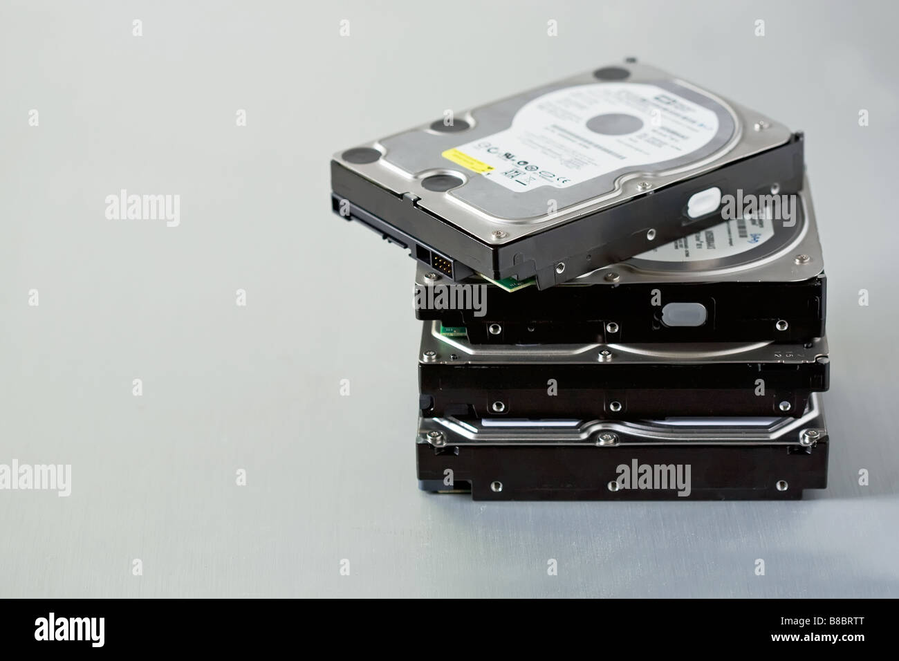 Una pila di computer interno unità disco rigido utilizzato per backup raid Foto Stock