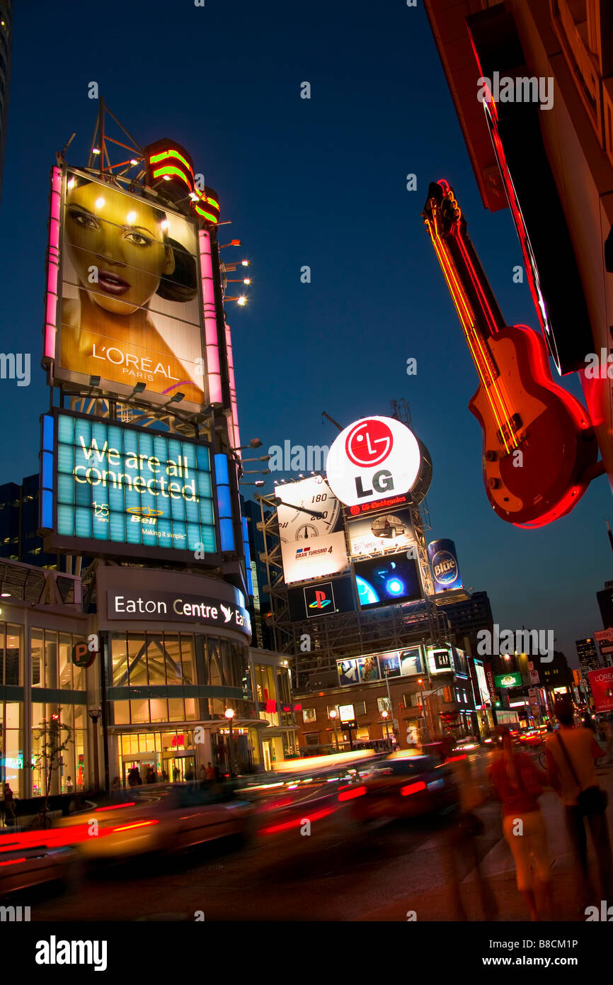 Centro Eaton, Dundas Square, Toronto, Ontario Foto Stock