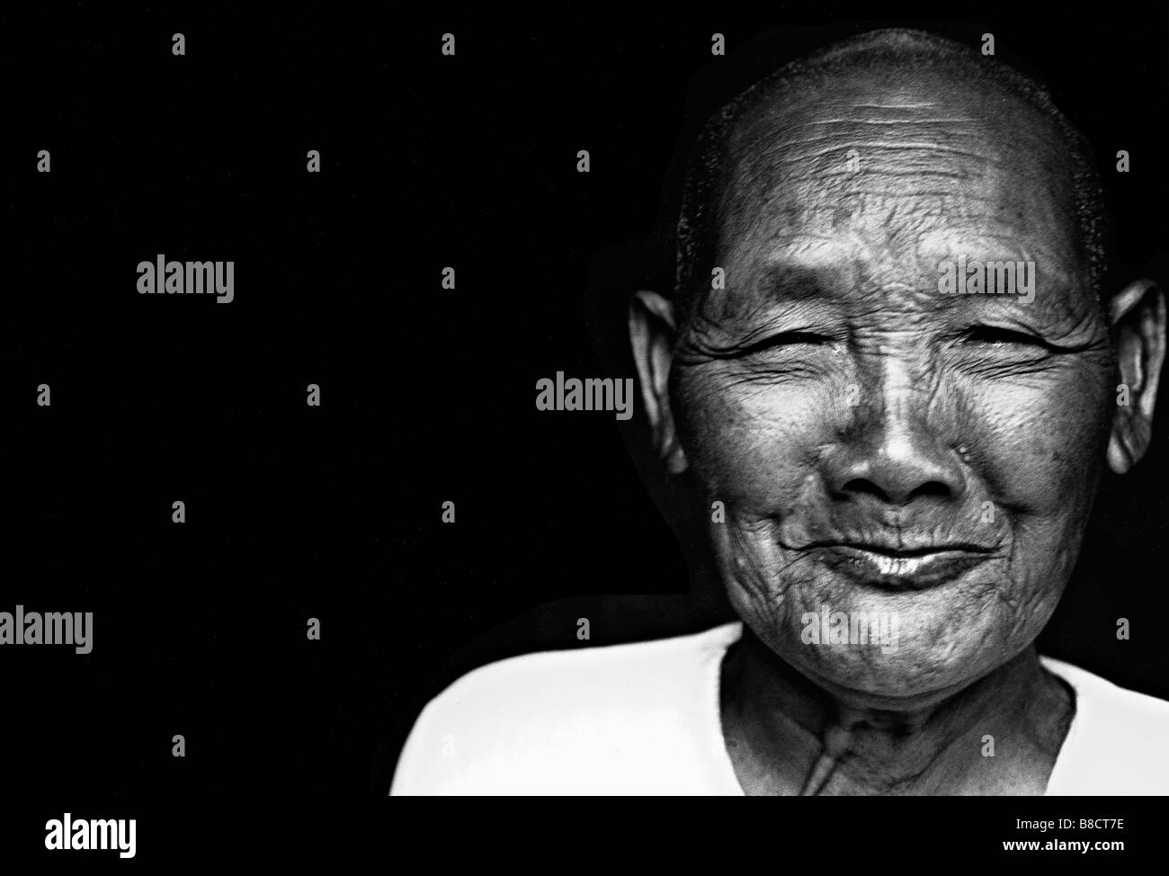 Vecchia donna tempio Bayon, Angkor Wat, Cambogia Foto Stock