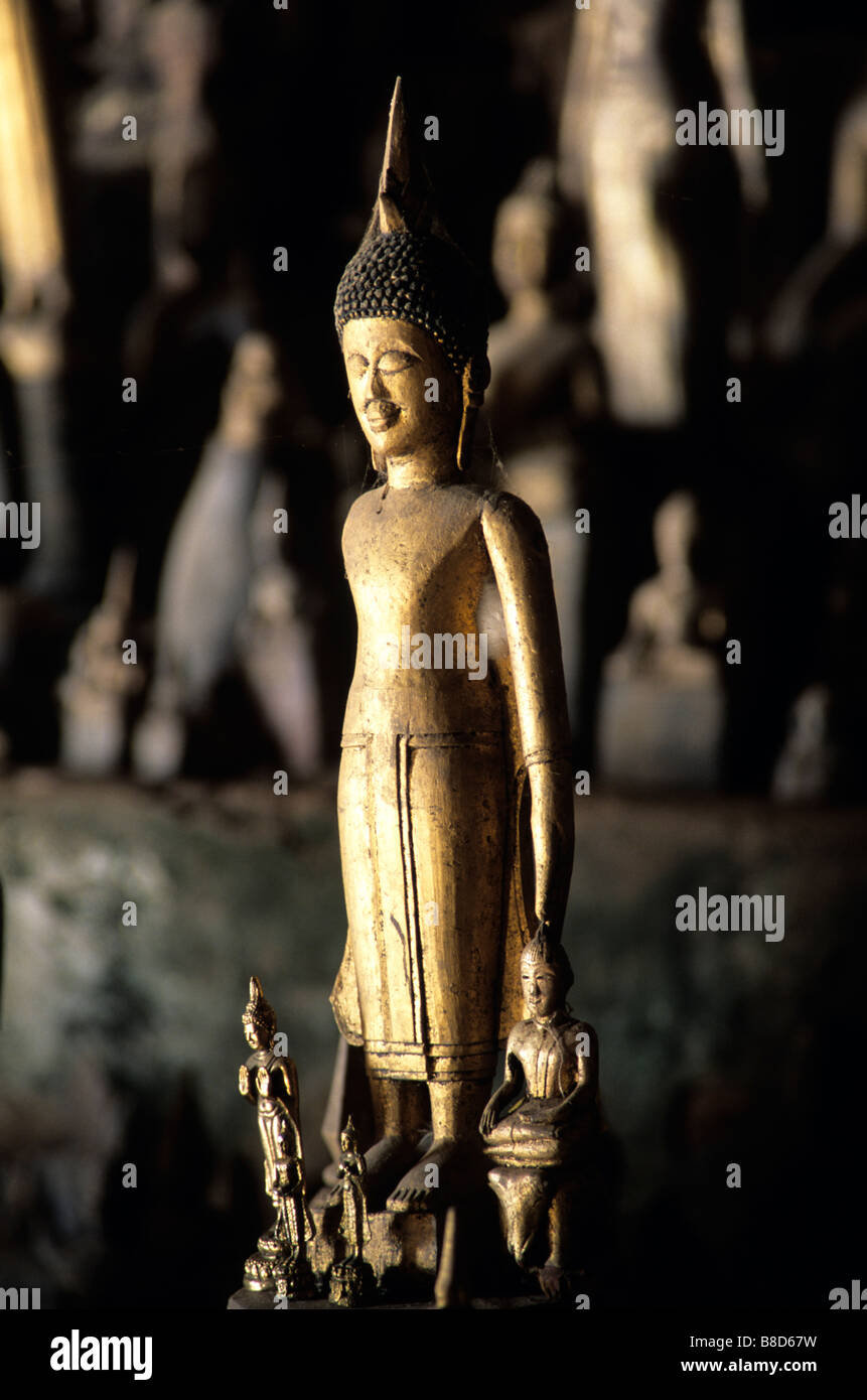 Statua del Buddha Pak Ou le grotte, Luang Prabang, Laos Foto Stock