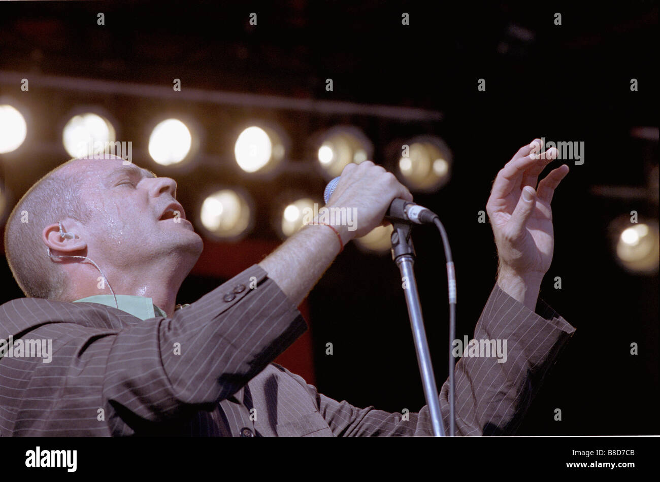 Gord Downie tragicamente Hip esegue War Child concerto benefico, ks Winnipeg, Manitoba Foto Stock