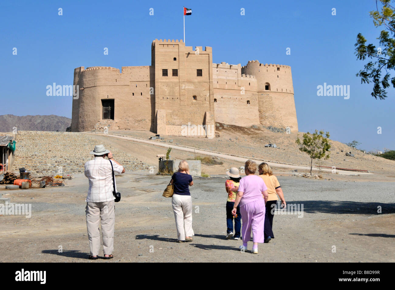 Antico storico 16 ° secolo Fujairah Fort o castello un giro turistico Attrazione turistica restaurata e mantenuta dal Dipartimento delle Antichità & Patrimonio degli Emirati Arabi Uniti Foto Stock