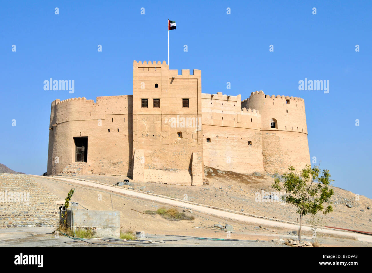 Antico storico 16 ° secolo Fujairah Fort o castello un giro turistico Attrazione turistica restaurata e mantenuta dal Dipartimento delle Antichità & Patrimonio degli Emirati Arabi Uniti Foto Stock