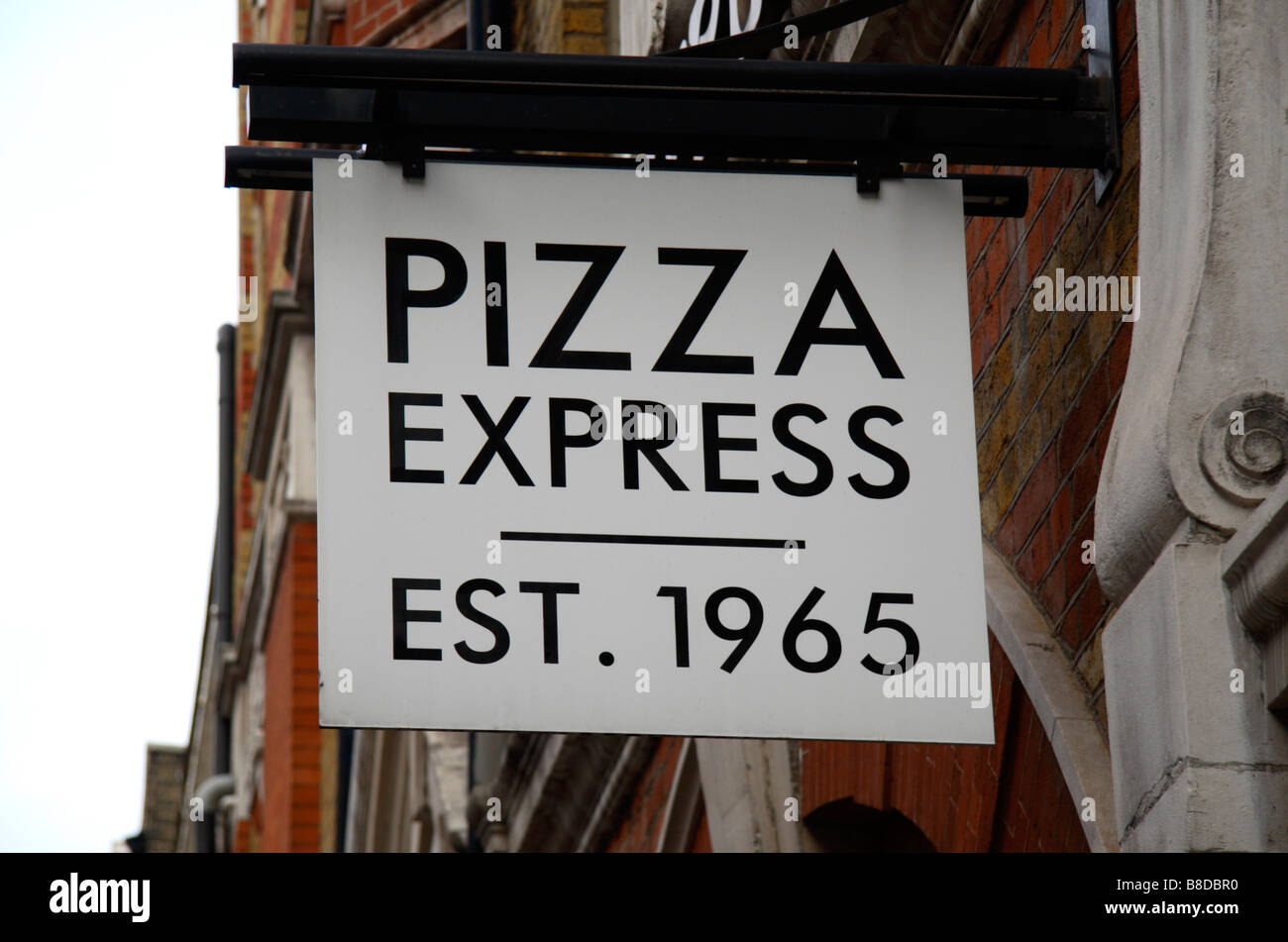 Un segno al di fuori della Pizza Express ristorante, Covent Garden di Londra. Gen 2009 Foto Stock
