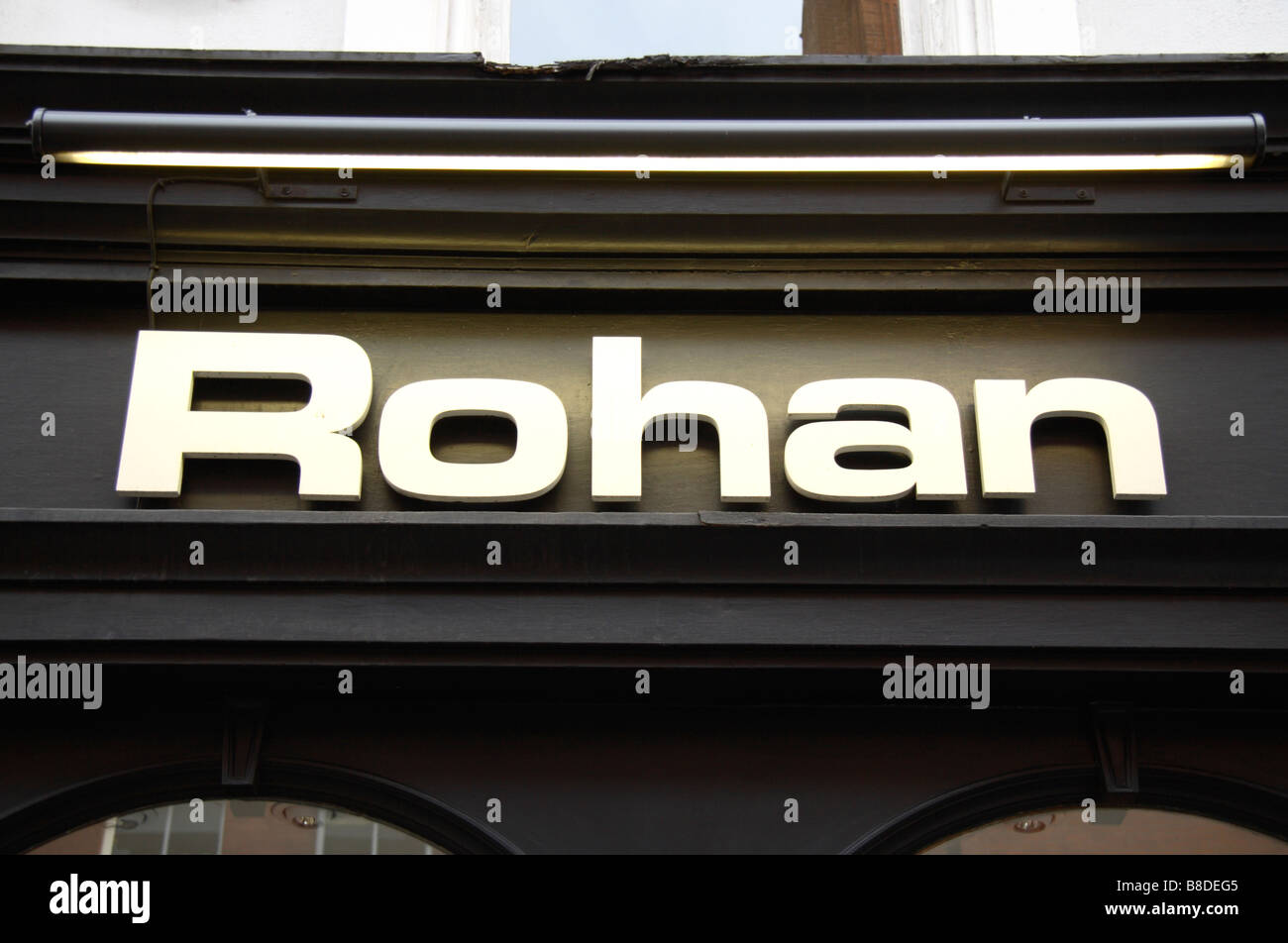 Un segno sopra il Rohan negozio di abbigliamento, Covent Garden di Londra. Gen 2009 Foto Stock