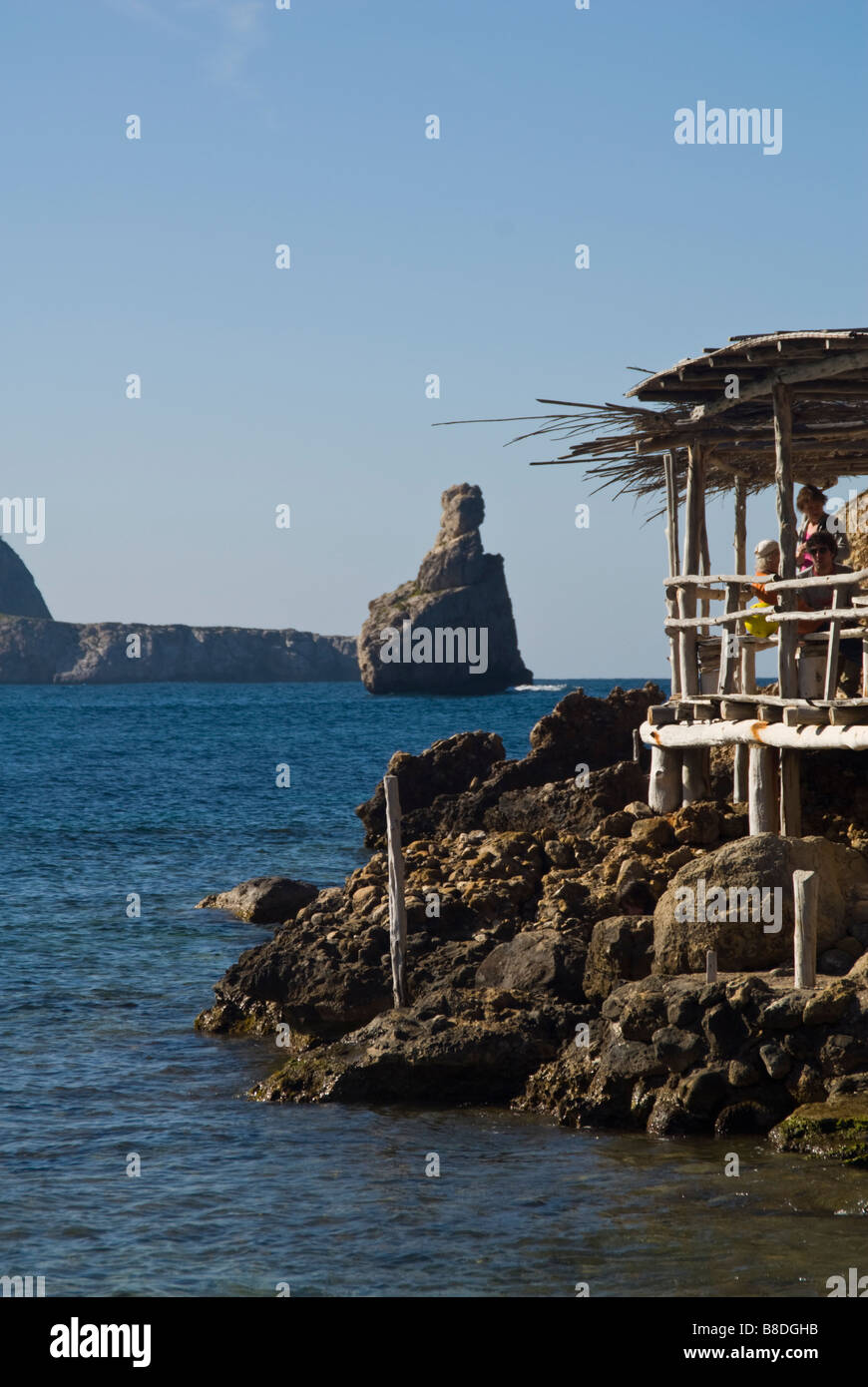 Vista in dettaglio del bar sulla Spiaggia Benirras a bay, San Miguel, Ibiza, Spagna Foto Stock