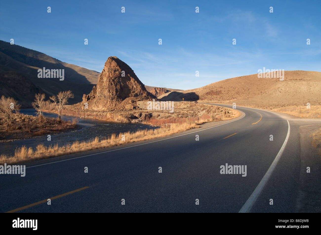 Salmon River Riverside Tall Butte Rocks off Highway 93 River of No Return Adams County Idaho Stati Uniti nord america acqua C Foto Stock