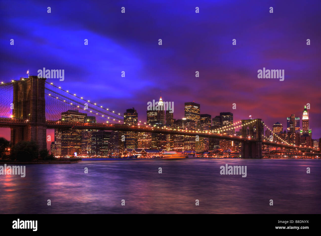 Notte cityscape di New York City Foto Stock