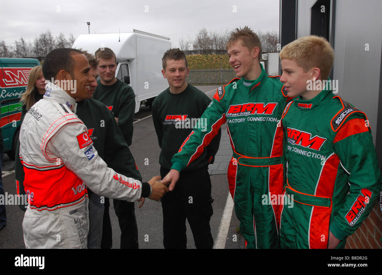 Lewis Hamilton che torna alle sue radici nel karting. Foto Stock