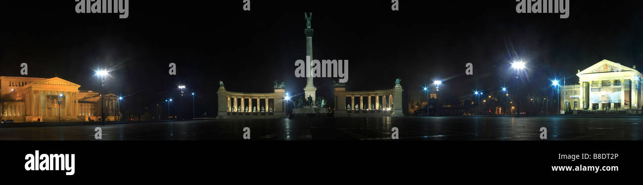 Vista completa della Piazza degli Eroi di notte, Budapest, Ungheria Foto Stock