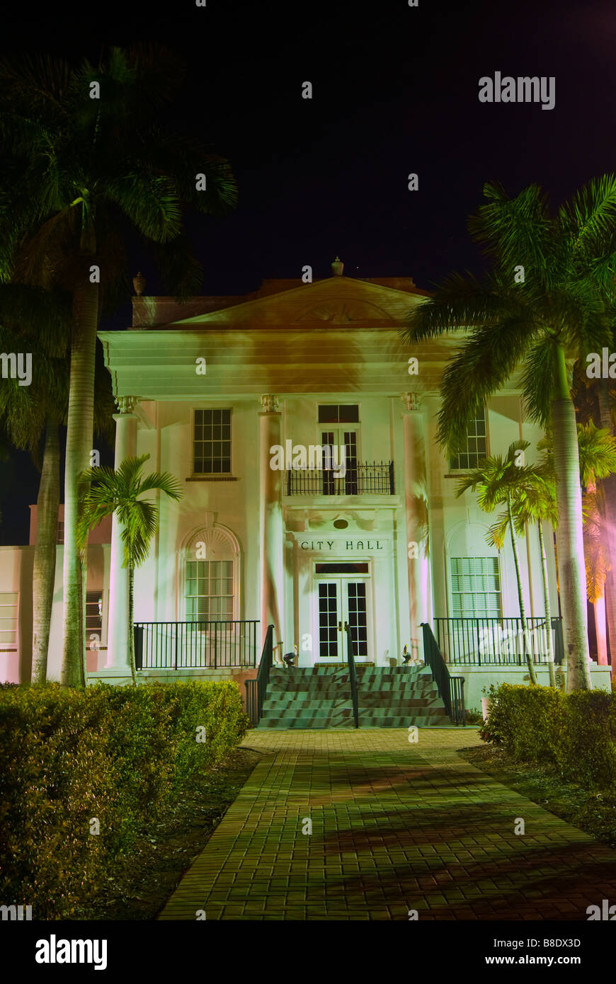 Everglades storico municipio di notte Everglades della Florida città storica architettura edilizia Foto Stock