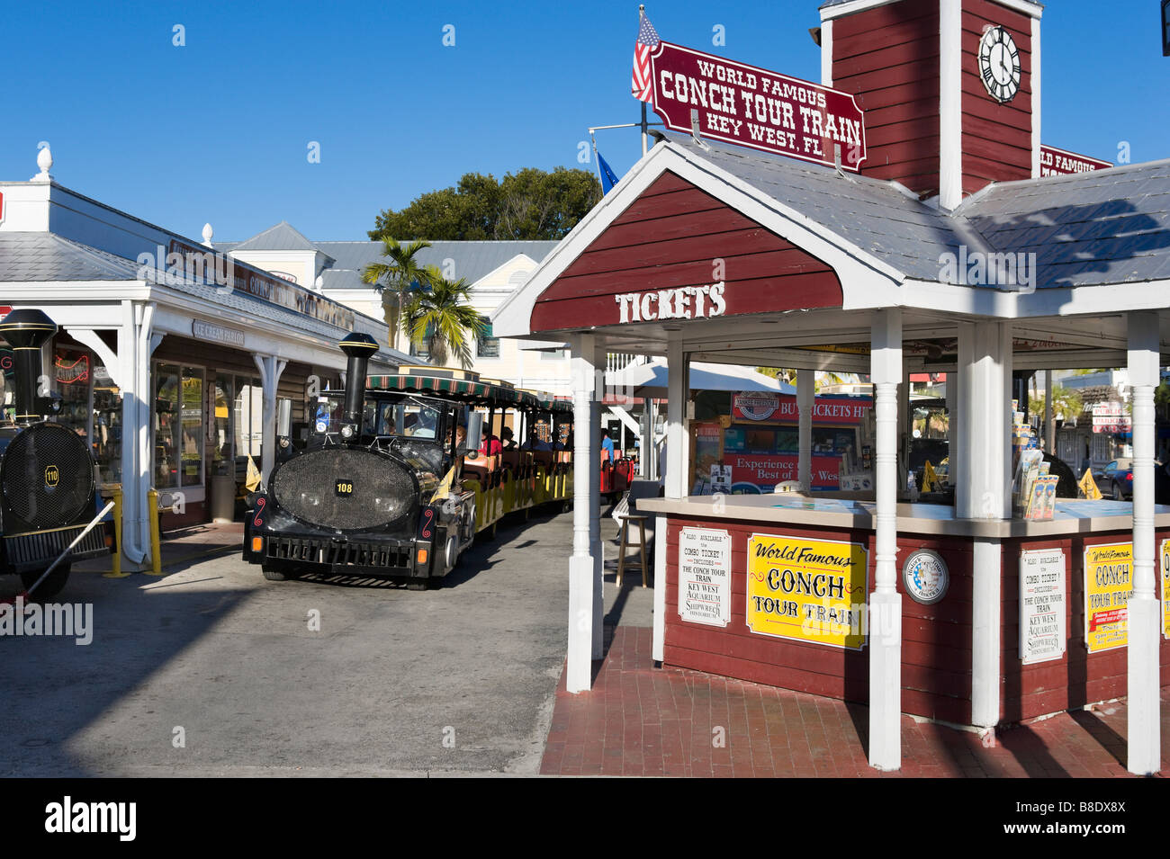 Punto di partenza per Conch Tour Treni alla sommità di Duval Street, Key West, Florida Keys, STATI UNITI D'AMERICA Foto Stock