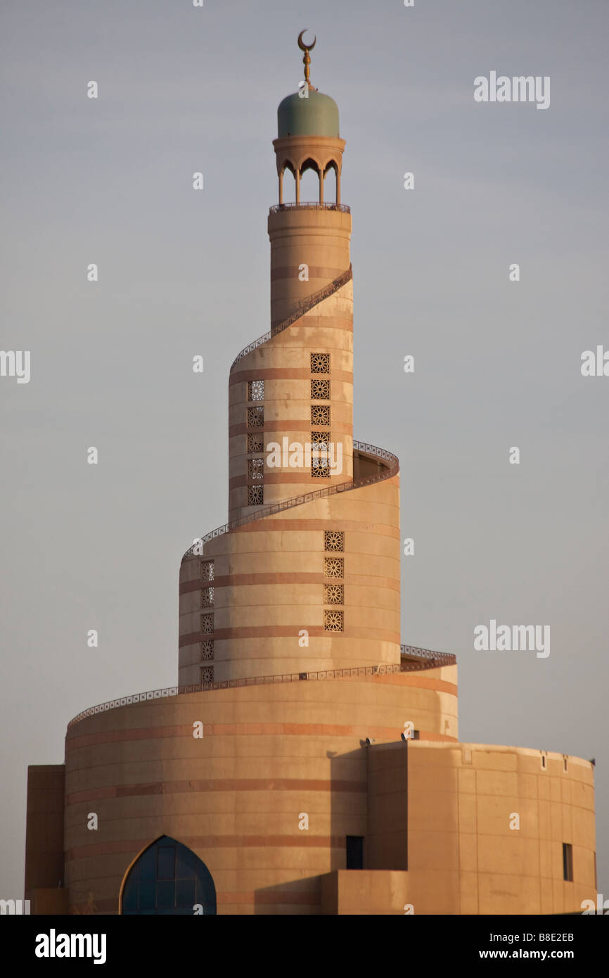 Il minareto di FANAR il Qatar centro culturale islamico a Doha in Qatar Foto Stock