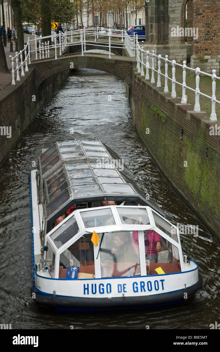 Oude Delft Delft Zuid Holland Olanda tour in barca in un canale di Delft Foto Stock