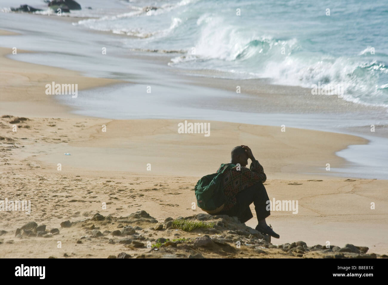 Uomo senegalesi su una spiaggia a Dakar in Senegal Foto Stock