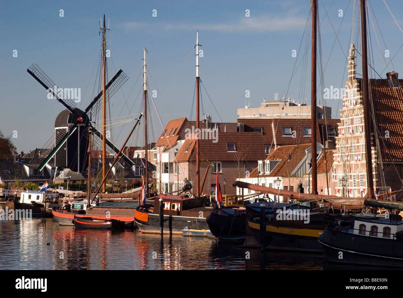 Olandesi tradizionali barche di legno in Galgewater Leiden Zuid Holland Olanda Foto Stock